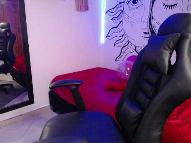 Live sex webcam photo for Salome30- #272351666