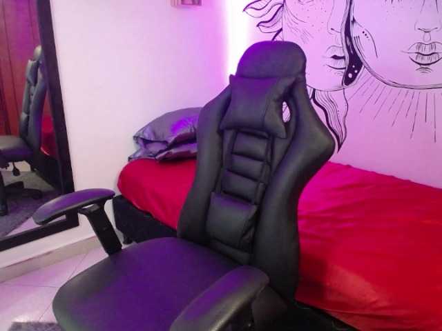 Live sex webcam photo for Salome30- #272529995