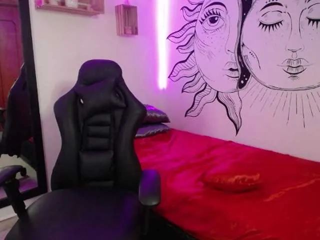 Live sex webcam photo for Salome30- #272567888