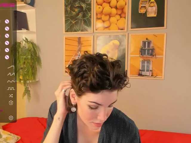 Live sex webcam photo for SalomeCaron #274423235