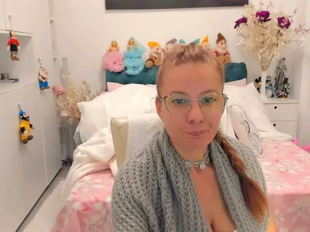 Live sex webcam photo for SalomeJade #290180580