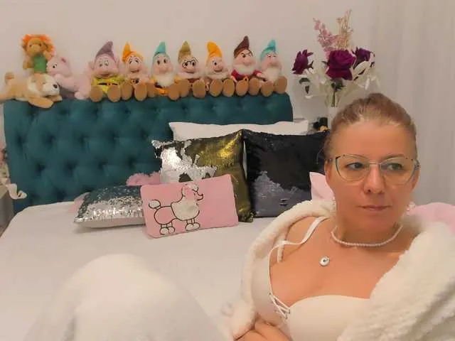 Live sex webcam photo for SalomeJade #290866907