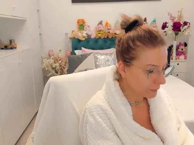 Live sex webcam photo for SalomeJade #290893759