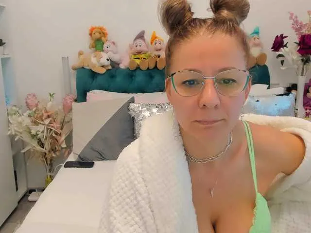 Live sex webcam photo for SalomeJade #290913346