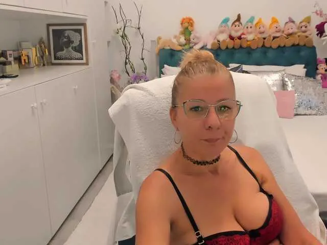 Live sex webcam photo for SalomeJade #291646895