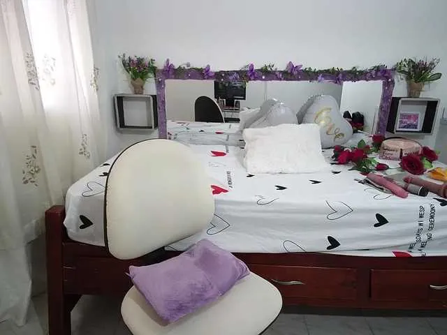 Live sex webcam photo for SalomeVsn #274507224