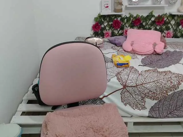 Live sex webcam photo for SalomeVsn #274596153