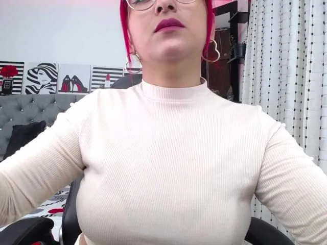 Live sex webcam photo for Salomecastro #273481441
