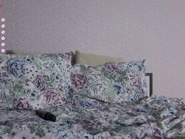 Live sex webcam photo for SalutChristine #277066189