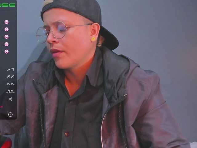 Live sex webcam photo for Sam-coner #271847740