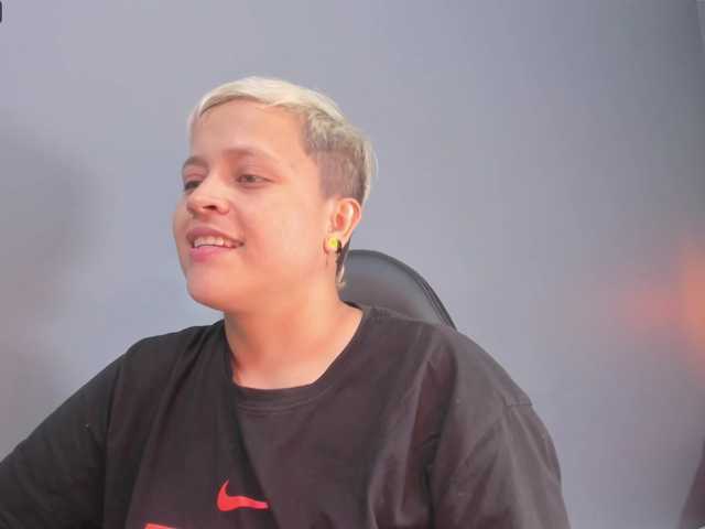 Live sex webcam photo for Sam-coner #271987293