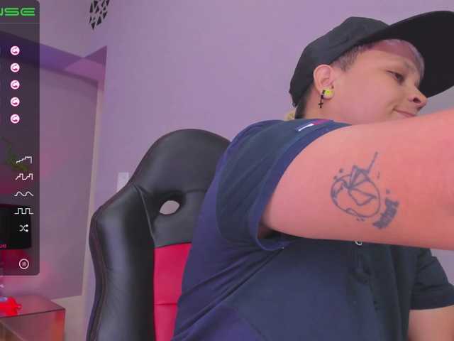 Live sex webcam photo for Sam-coner #272027713