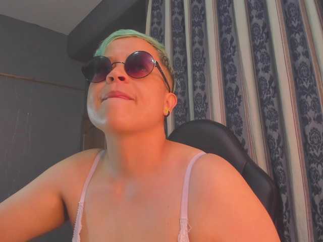 Live sex webcam photo for Sam-coner #272117776