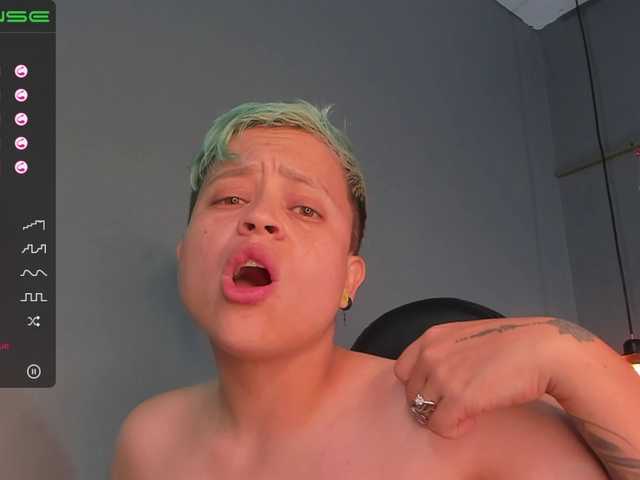 Live sex webcam photo for Sam-coner #272216143