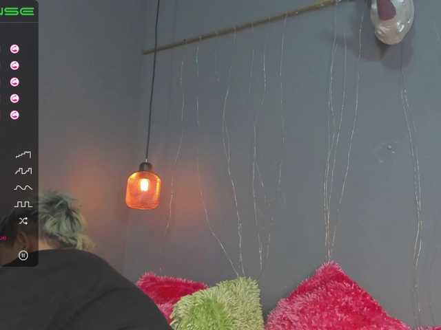 Live sex webcam photo for Sam-coner #272274513