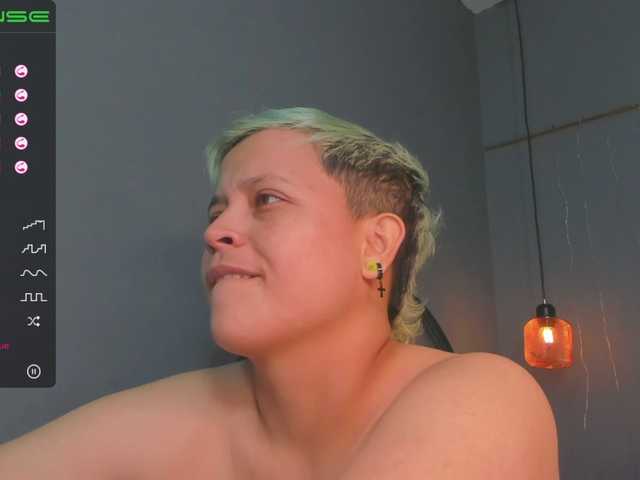 Live sex webcam photo for Sam-coner #272323508