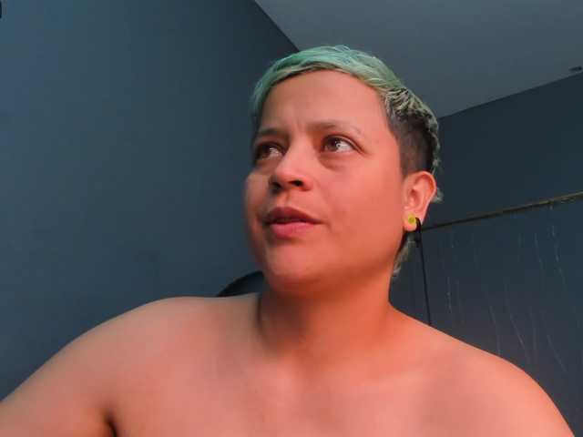 Live sex webcam photo for Sam-coner #272365825