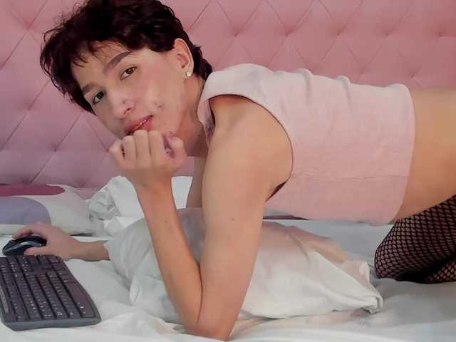 Live sex webcam photo for SamMercury #278084499