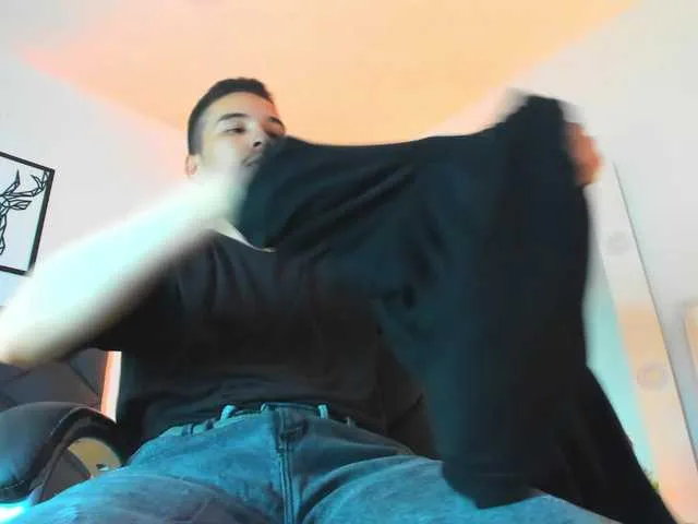 Live sex webcam photo for SamPetherson #289692382