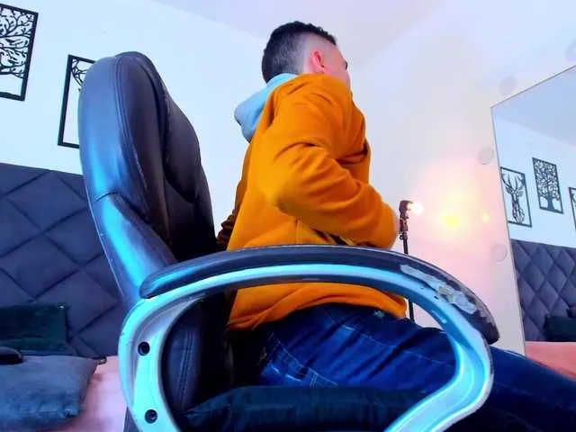 Live sex webcam photo for SamPetherson #289811245