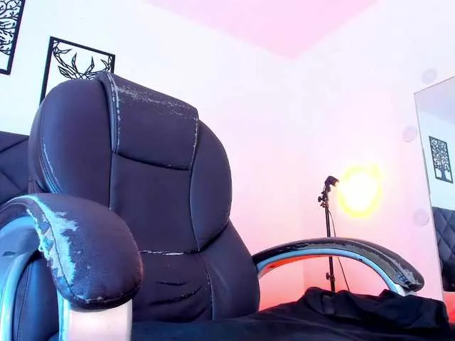 Live sex webcam photo for SamPetherson #290021077