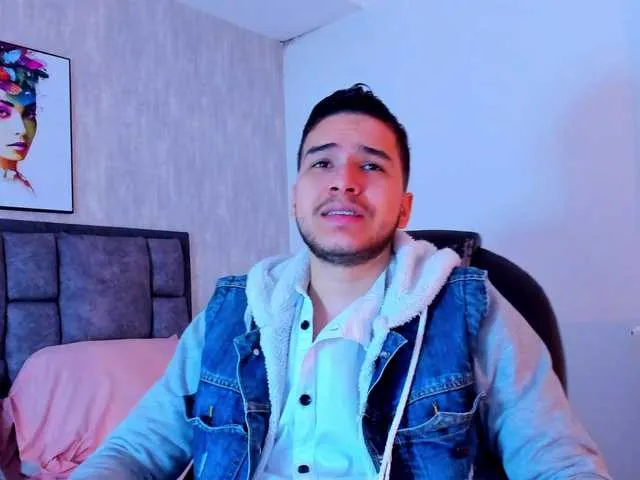 Live sex webcam photo for SamPetherson #290235274