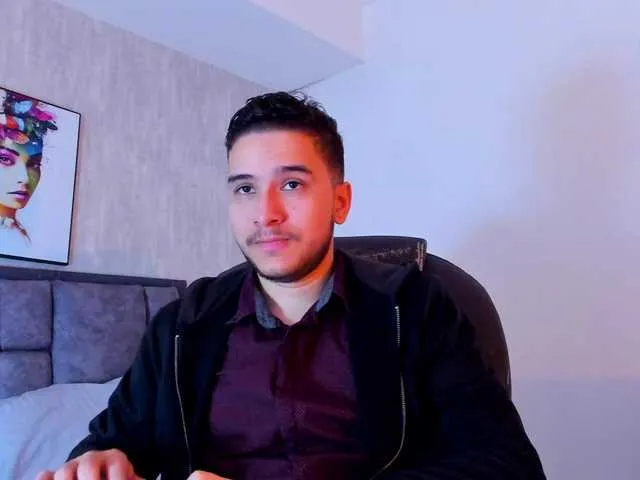 Live sex webcam photo for SamPetherson #290248321