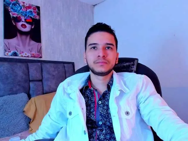 Live sex webcam photo for SamPetherson #290298638