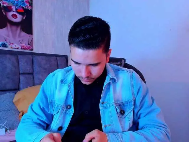 Live sex webcam photo for SamPetherson #290328473