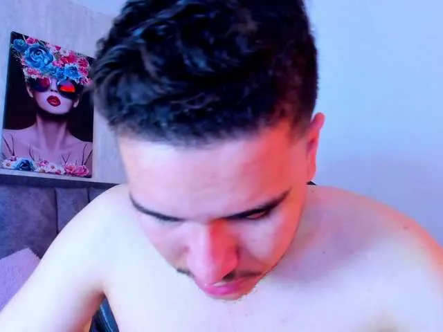 Live sex webcam photo for SamPetherson #290360039