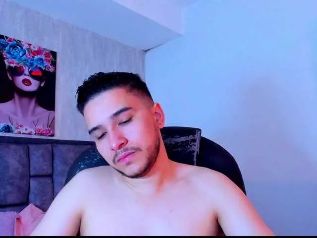 Live sex webcam photo for SamPetherson #290374230