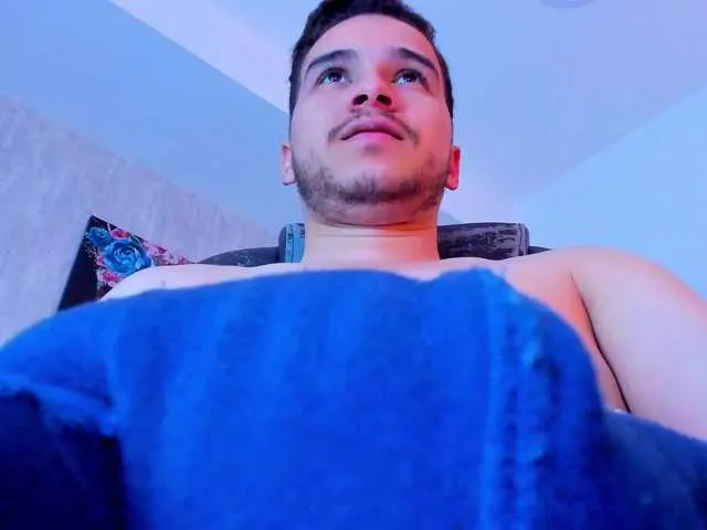 Live sex webcam photo for SamPetherson #290432971