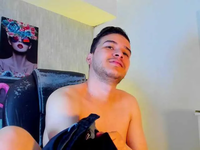 Live sex webcam photo for SamPetherson #290494075