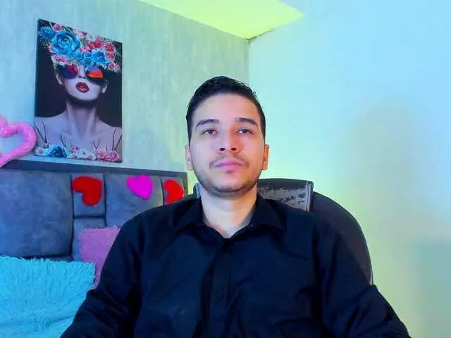 Live sex webcam photo for SamPetherson #290505754