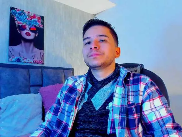 Live sex webcam photo for SamPetherson #290553493