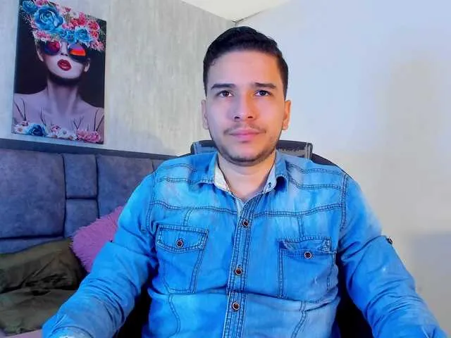 Live sex webcam photo for SamPetherson #290574219