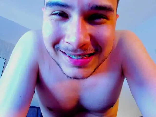 Live sex webcam photo for SamPetherson #290732866