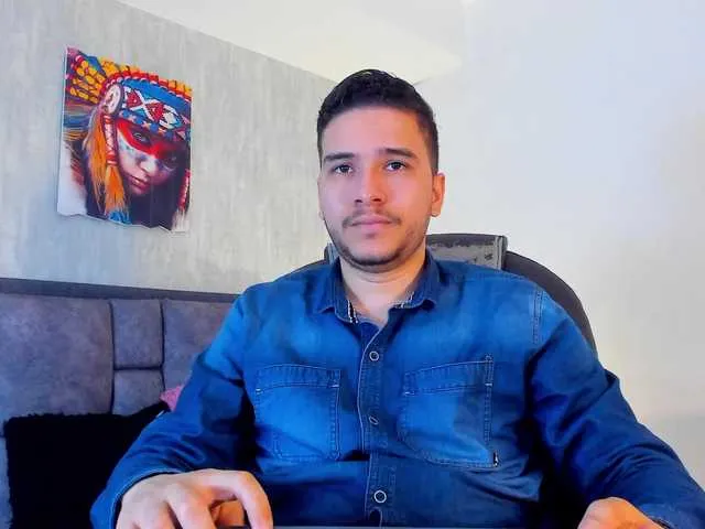 Live sex webcam photo for SamPetherson #290771934