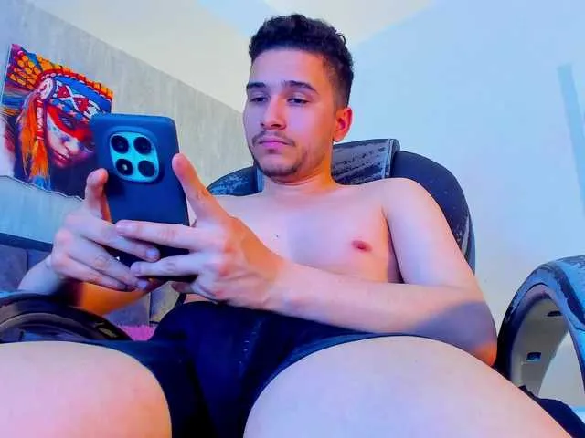 Live sex webcam photo for SamPetherson #290773630