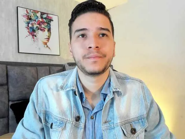 Live sex webcam photo for SamPetherson #290805612