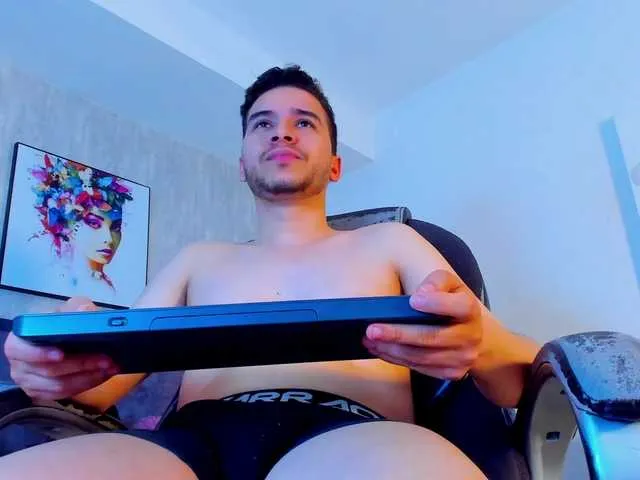 Live sex webcam photo for SamPetherson #290807634