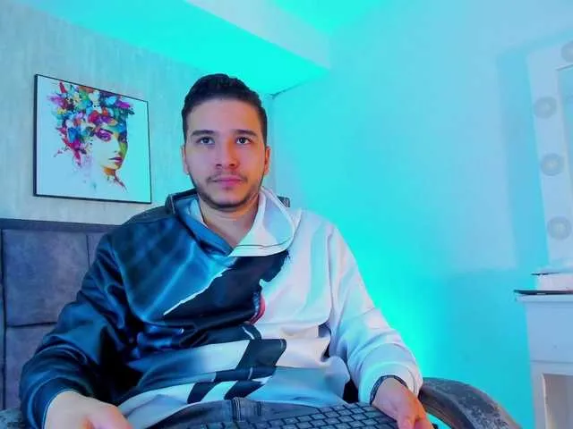 Live sex webcam photo for SamPetherson #290875693