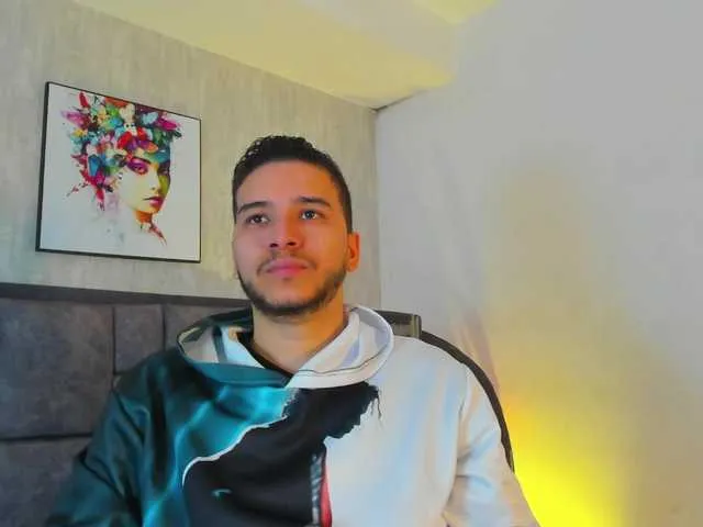 Live sex webcam photo for SamPetherson #290970310