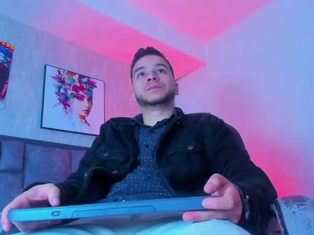 Live sex webcam photo for SamPetherson #290977169
