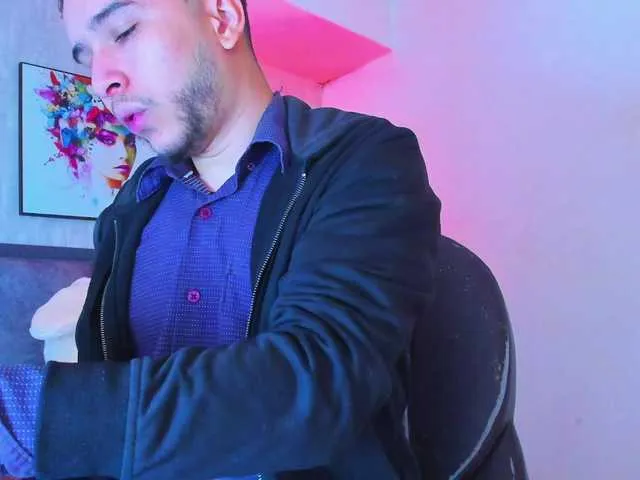 Live sex webcam photo for SamPetherson #291002636