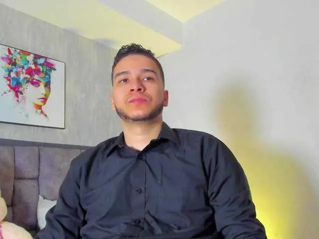 Live sex webcam photo for SamPetherson #291062551