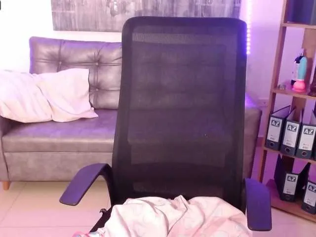 Live sex webcam photo for SamRoma1 #274619898