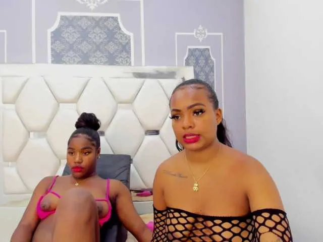 Live sex webcam photo for SamYKaytlin #276321537