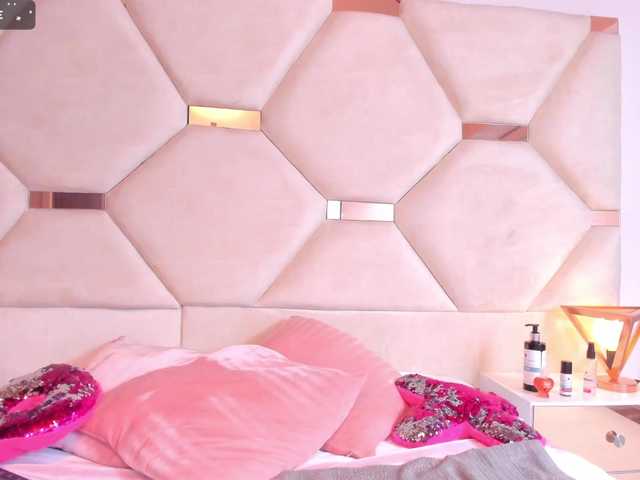 Live sex webcam photo for Samaantha-Evans #276155769