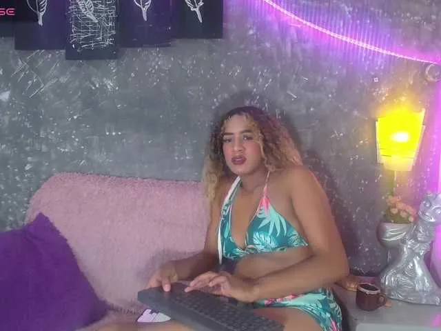 Live sex webcam photo for Samahra #277936301